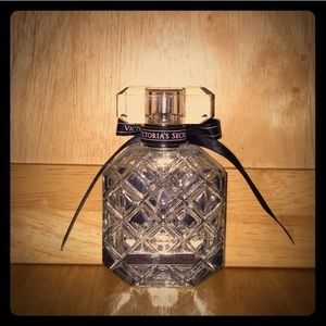 Bombshell Paris Victoria’s Secret *barely touched